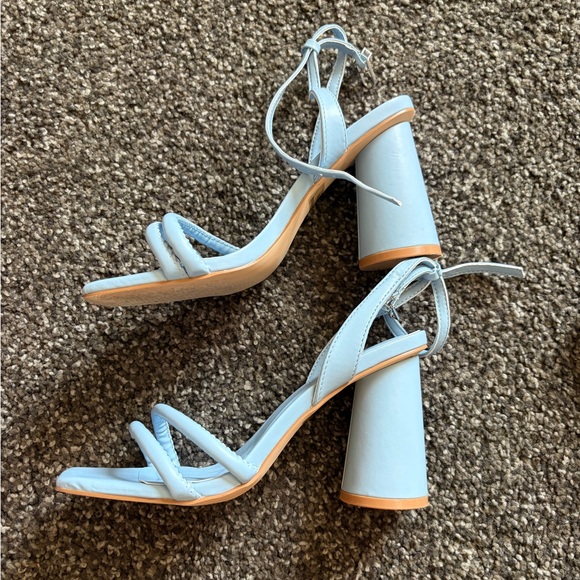 Blue Heels - Picture 2 of 3